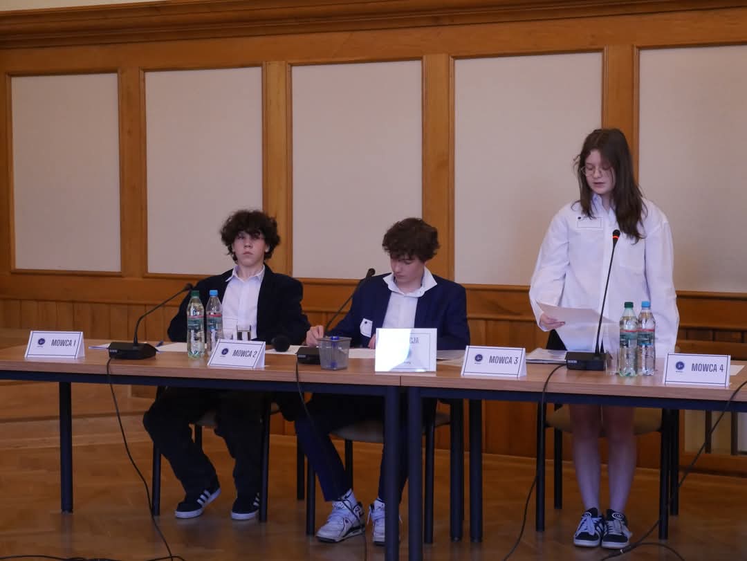 uczestnicy debaty, reprezentanci sp4 podczas dyskusji oksfordzkie