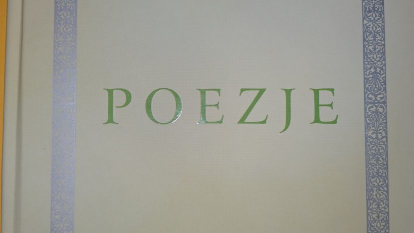 Zdjęcie przedstawia seledynową okładkę książki – Poezje, Jan Kochanowski, na dole napis: Narodowe Czytanie.