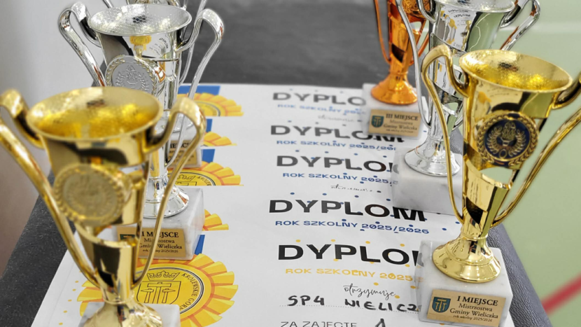 Puchary oraz dyplomy z udział w zawodach sportowych